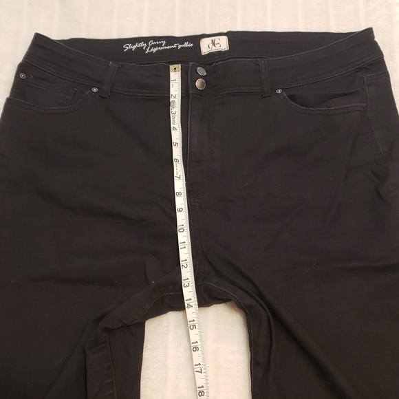 DC Jeans Slightly Curvy Beaded Detail Jeans - Picture 10 of 16